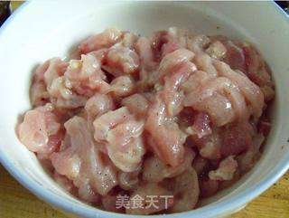 鱼香肉丝的做法步骤：1