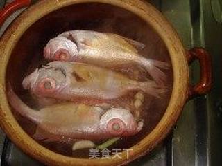 沙煲焗鱼的做法步骤:4