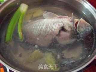 清心败火鲫鱼汤的做法步骤：2