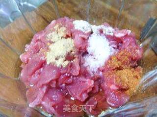 私房小炒牛肉的做法步骤：1