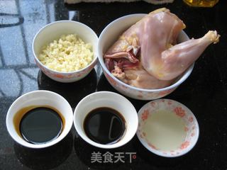 三杯鸡的做法步骤：1
