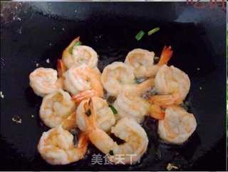 韭菜虾仁炒河粉的做法步骤：5