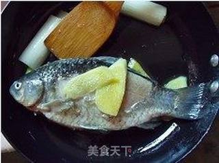 鲫鱼炖豆腐的做法步骤:3