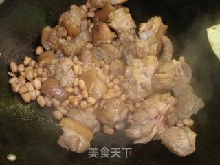 黄酒花生焖猪手的做法步骤:2