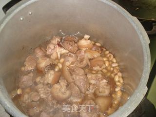 黄酒花生焖猪手的做法步骤:4
