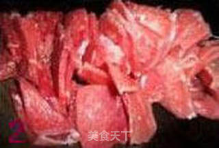 红酒蚝油小炒肉的做法步骤：2