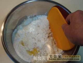 意大利蘑菇海鲜披萨角的做法步骤:3