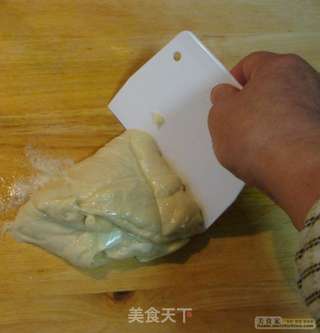 意大利蘑菇海鲜披萨角的做法步骤:5