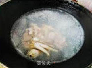 鸡爪瘦肉水果人参汤的做法步骤：3