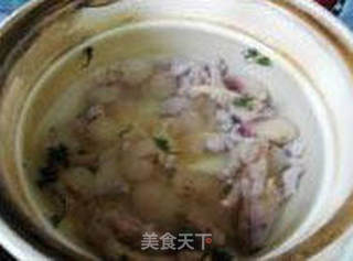 鸡爪瘦肉水果人参汤的做法步骤：5