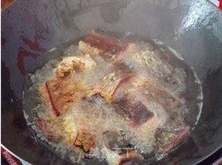 青椒焖腊鱼的做法步骤:2