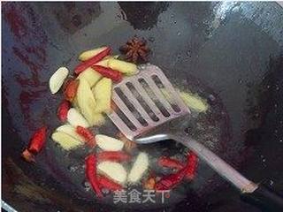 青椒焖腊鱼的做法步骤:3
