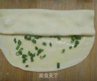 酥香小葱千层饼的做法步骤:3