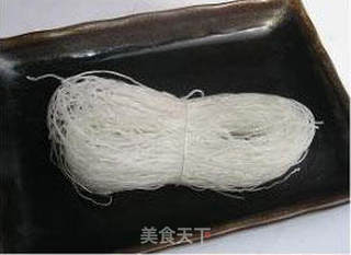 虾油炒粉丝卷心菜的做法步骤:3