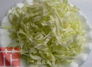 虾油炒粉丝卷心菜的做法步骤:5