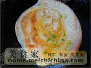 鸡蛋灌饼的做法步骤:16