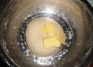 金牛角面包的做法步骤:2