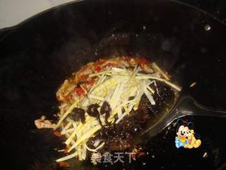 鱼香肉丝的做法步骤:16