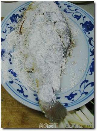 香酥酸甜黄鱼的做法步骤:2