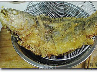 香酥酸甜黄鱼的做法步骤:4