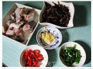 霉干菜烧鲳鱼的做法步骤:2