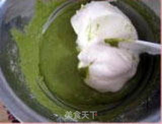 抹茶蔓越莓蛋糕卷的做法步骤：4