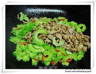 苦瓜炒牛肉的做法步骤:7