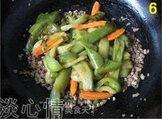 鱼香茄子煲的做法步骤:6