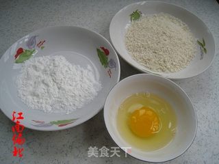 面包粉炸番茄的做法步骤：1