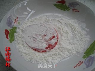 面包粉炸番茄的做法步骤：3