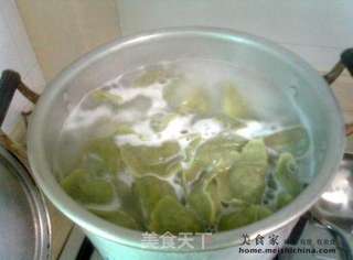 艾叶翡翠饺子的做法步骤:16