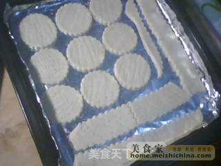 高钙苏打饼干的做法步骤:12
