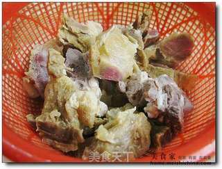 咸肉炖笋的做法步骤：1