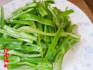 青椒肉丝的做法步骤:3