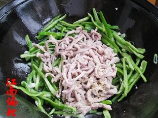 青椒肉丝的做法步骤:8