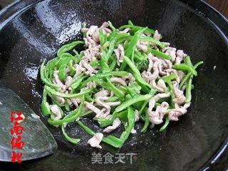 青椒肉丝的做法步骤:9