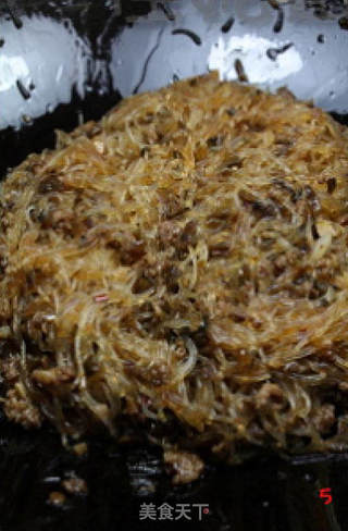 芽菜肉末焖粉丝的做法步骤:5