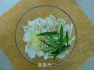 鲫鱼百合汤的做法步骤：1