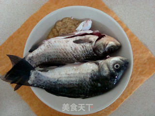 鲫鱼百合汤的做法步骤:2