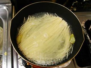 主食——五彩鸡丝拌面的做法步骤:3