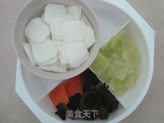 热菜——四彩烩虾球的做法步骤：3