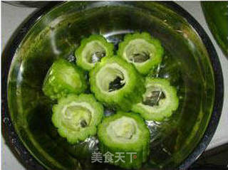 酿苦瓜的做法步骤:2