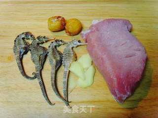 海马煲瘦肉汤的做法步骤：1