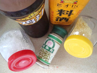 枸杞叶猪肝汤的做法步骤:2
