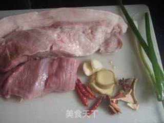 玫瑰花香红烧肉的做法步骤：1