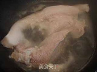 玫瑰花香红烧肉的做法步骤：5