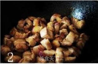五花肉炖虎皮蛋的做法步骤:2