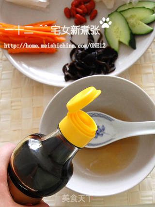 泰式拌银耳蔬菜色拉的做法步骤:4