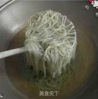 凉拌红薯粉条的做法步骤:3
