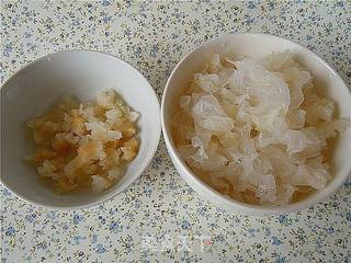 银耳莲子薏仁汤的做法步骤:3